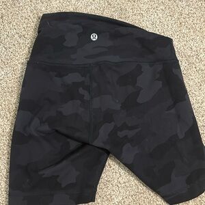 black 5” lulu biker shorts